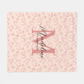 Niedliche Pastellrosa Herz-Muster-Script Monogram Fleecedecke (Vorderseite (Horizontal))