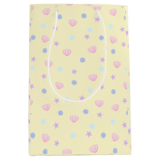 Niedliche Pastelmuscheln und Perlen im Lemon Chiff Mittlere Geschenktüte (Vorderseite)