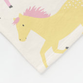 Niedliche Pastelpferde auf cremefarbenem Fleece Bl (Ecke)