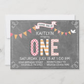 Niedliche Patchwork-Druckbriefe Chalkboard Geburts Einladung (Vorderseite)