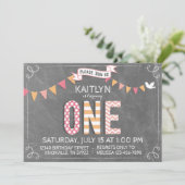 Niedliche Patchwork-Druckbriefe Chalkboard Geburts Einladung (Stehend Vorderseite)