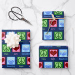 Niedliche Peace Liebe Hanukkah Pattern Dunkelblau Geschenkpapier Set<br><div class="desc">Peace Liebe Hanukkah Verpackungspapier in dunkelblau für einen jüdischen Menschen,  der Chanukah gerne feiert. Ein hübsches Zeichen der Ruhe,  Herzlichkeit und eine schöne Menorah in einem niedlichen Muster für den Urlaub.</div>