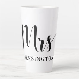 Niedliche Personalisierte Frau Newlywed Typografie Milchtasse