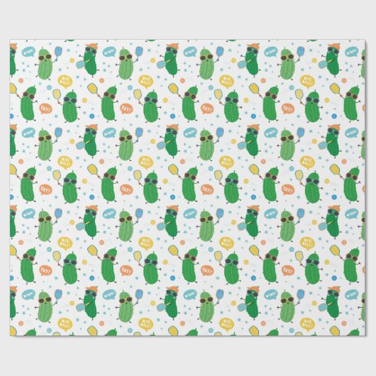 Niedliche Pickles spielen Pickleball auf weiß Geschenkpapier (Flach)