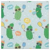 Niedliche Pickles spielen Pickleball Stoff (Nahaufnahme)