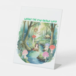 Niedliche Pilzfreunde mit ihren Waldfreunden Sockelschild