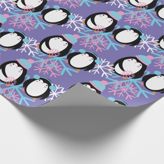 Niedliche Pinguin Snowflakes Whimsical Geschenkpapier (Ecke)