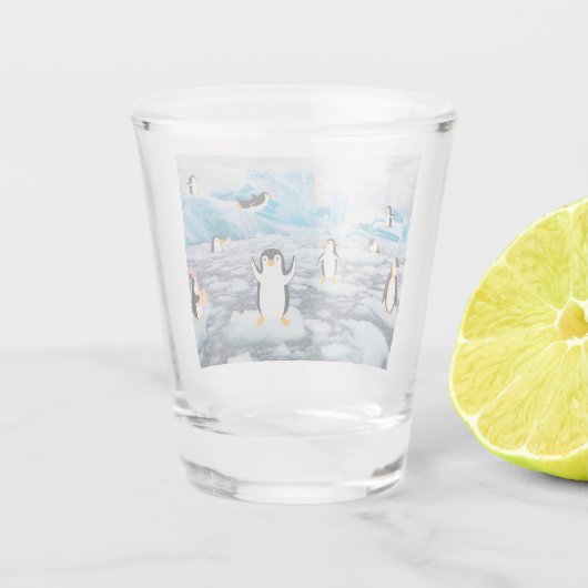niedliche Pinguine im Antarktis Schnapsglas (Rückseite)