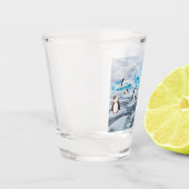 niedliche Pinguine im Antarktis Schnapsglas (Links)