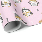 Niedliche Pinguine mit Bäumen, Schnee und Geschenk Geschenkpapier (Rolleneckpunkt)