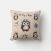 Niedliche Pinguine mit Blume Name & Monogramm Beig Kissen (Vorderseite)