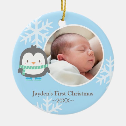 Niedliche Pinguine und Snowflakes Weihnachtsgesche Keramik Ornament (Vorne)