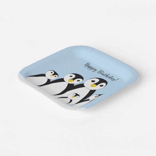 Niedliche Pinguinfamilie Pappteller (Gewinkelt)