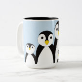Niedliche Pinguinfamilie Zweifarbige Tasse (Vorderseite Links)