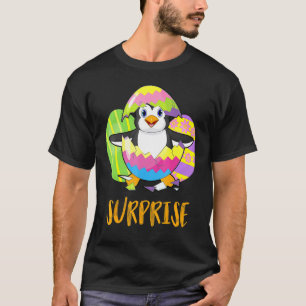 Niedliche Pinguinüberraschung mit Eiern farbenfroh T-Shirt