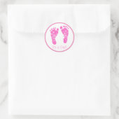 Niedliche Pink Baby Footprints durch eine Girl Bab Runder Aufkleber (Tasche)