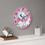 Niedliche PInk Kitten und Blume Girl's Große Wanduhr<br><div class="desc">Ein hübsches,  weißes Kätzchen mit einem großen,  flauschigen Schwanz und einem rosa Bogen ist umgeben von hübschen Aquarellfarben-Blume in Rosa und Blau. Der Hintergrund ist in einem weichen Rosa gehalten. Ideal für ein Mädchen,  das Tiere Liebe.</div>