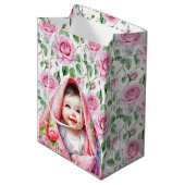Niedliche Pink Roses und Lächeln Baby Girl Babydus Mittlere Geschenktüte (Vorderseite Schrägansicht)