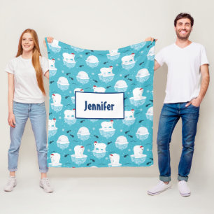 Niedliche Polarbären in Weihnachtsmannmützen Weihn Fleecedecke