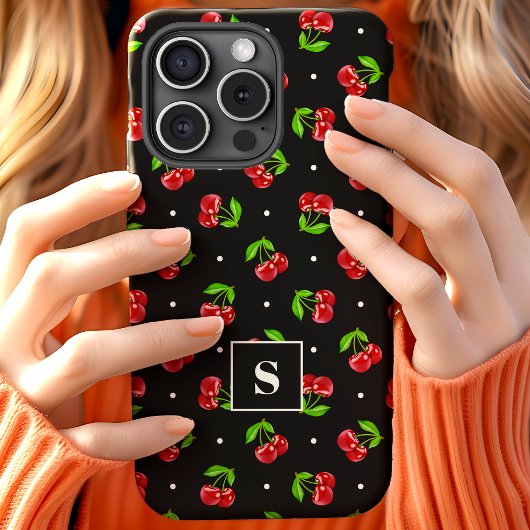 Niedliche Polka-Dot-Kirschen auf schwarzer Monogra Case-Mate iPhone Hülle