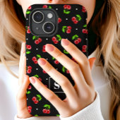 Niedliche Polka-Dot-Kirschen auf schwarzer Monogra Case-Mate iPhone Hülle