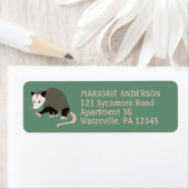 Niedliche Possum Illustration Grüne Rücksendeadres (Insitu)