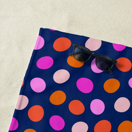 Niedliche Punktfelder Bright Blue Lila Personalisi Strandtuch (Beispiel)