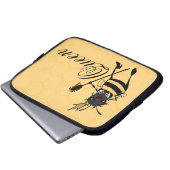 NIEDLICHE QUEEN BEE LAPTOP SLEEVE (Vorne Knopf)