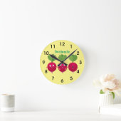 Niedliche Radieschen singend Trio Cartoon Gemüse Runde Wanduhr (Zuhause)