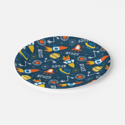 Niedliche Raumabenteuermuster Pappteller (Schrägansicht)