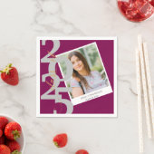 Niedliche Red Class of 2025 Foto Graduation Party Serviette (Beispiel)