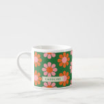 Niedliche Retro-Blume Muster Grün rosa Name Espressotasse<br><div class="desc">Personalisierte Niedliche Retro Blume Muster Grün und Rosa Espresso Cup</div>