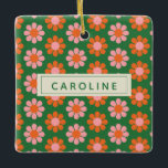 Niedliche Retro-Blume Muster Grün rosa Name Keramikornament<br><div class="desc">Personalisierte Niedliche Retro Blume Muster Grün und Rosa Keramik Ornament</div>