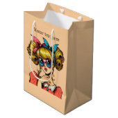 Niedliche Retro-Dame fügt Text hinzu Mittlere Geschenktüte (Vorderseite Schrägansicht)