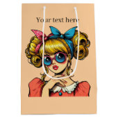 Niedliche Retro-Dame fügt Text hinzu Mittlere Geschenktüte (Rückseite)