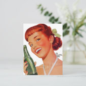 Niedliche Retro Junge Frau mit Pop Flasche Postkarte (Stehend Vorderseite)
