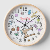 Niedliche Retro-Nähhalle mit eigener Holzwand Uhr (Vorderseite)