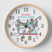 Niedliche Retro-Nähhalle mit eigener Holzwand Uhr (Vorderseite)