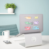Niedliche Retro-Typografie mit positiver Dynamik u Aufkleber (Laptop auf Schreibtisch)
