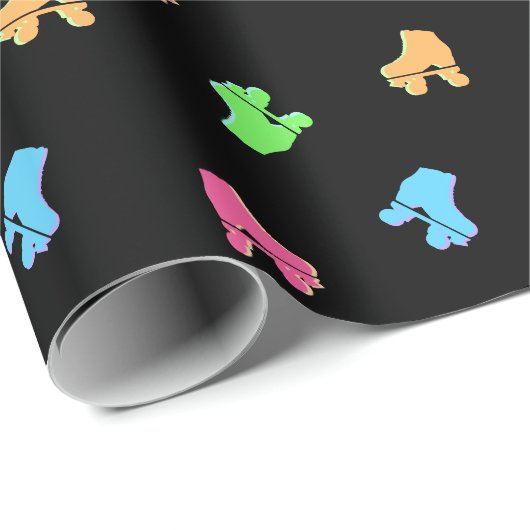 Niedliche Roller Skate Derby Pattern Black Geschenkpapier (Rolleneckpunkt)