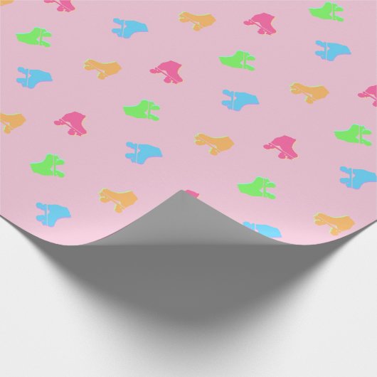Niedliche Roller Skate Derby Pattern Pink Geschenkpapier (Ecke)