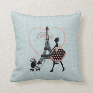 Niedliche romantische Vintage Girl beim Spaziereng Kissen