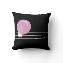 Niedliche Rosa-Blase-Birds auf einem Drahtschwarz