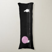 Niedliche Rosa-Blase-Birds auf einem Drahtschwarz Seitenschläferkissen (Vorderseite Vertikal)