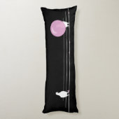 Niedliche Rosa-Blase-Birds auf einem Drahtschwarz Seitenschläferkissen (Rückseite (Vertikal))