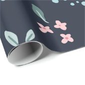 Niedliche rosa Blume auf marinen Hintergrund Geschenkpapier (Rolleneckpunkt)