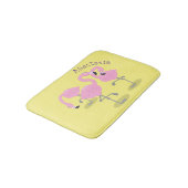 Niedliche Rosa-Flamingo-Trio-Cartoon-Abbildung Badematte (Schrägansicht)