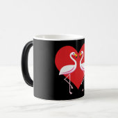 Niedliche Rosa Flamingos mit rotem Herzen Verwandlungstasse (Vorderseite Links)