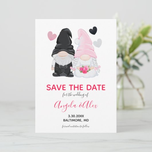 Niedliche Rosa-Gnome-Hochzeit Save The Date (Stehend Vorderseite)
