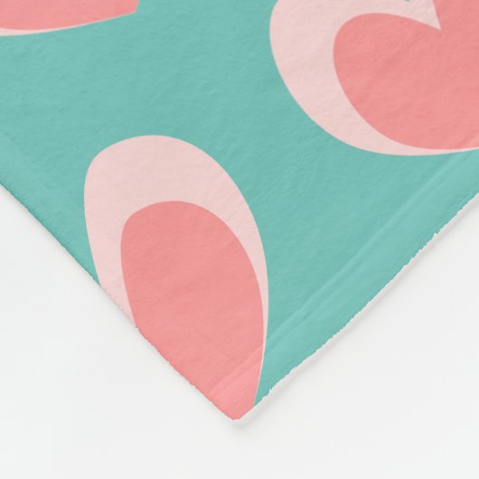 Niedliche rosa Herzen und Aquamarines Muster Perso Fleecedecke (Ecke)